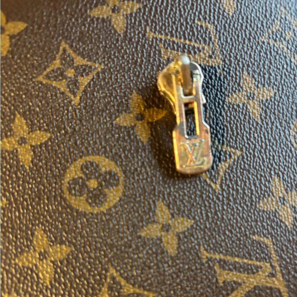 Authentic Louis Vuitton zipper pull